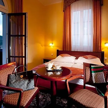 Chateau Monty Otel