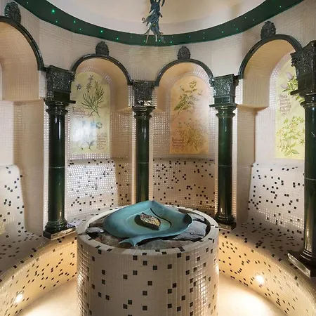 Hotel Chateau Monty 4*